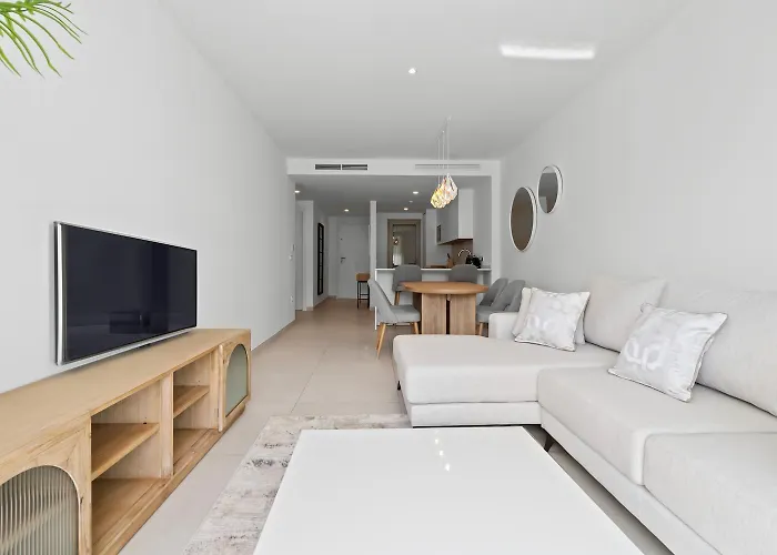 Apartment De Lujo En Elviria-marbella A Metros De La Playa