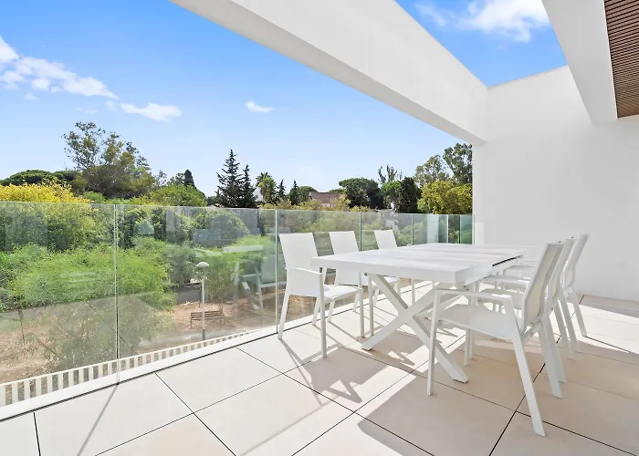 De Lujo En Elviria-marbella A Metros De La Playa