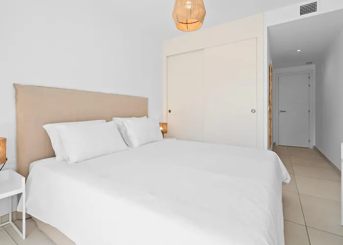 De Lujo En Elviria-marbella A Metros De La Playa 马尔韦利亚