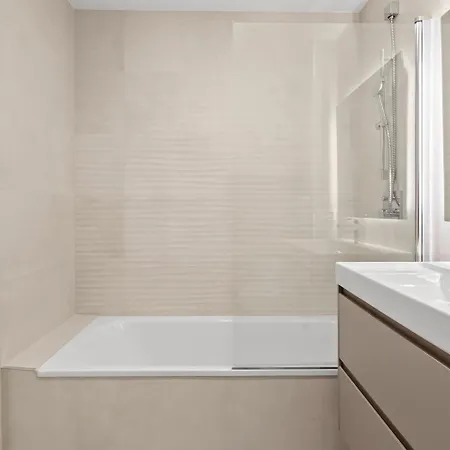 De Lujo En Elviria-marbella A Metros De La Playa Marbella