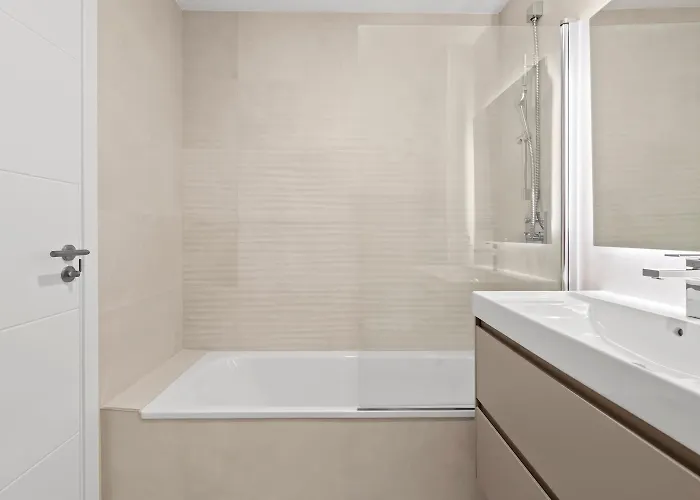 De Lujo En Elviria-marbella A Metros De La Playa Marbella